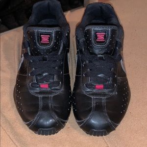 Pre owned Womens Nike Shocks size 6